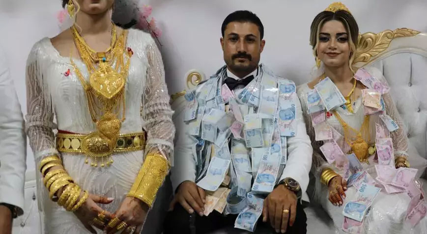 Damadı parayla gelini altınla kapladılar! Takılan paraları 16 kişi saydı, dudak uçuklatan tören
