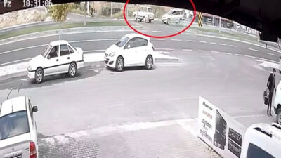 Otomobiller çarpışınca kadın yolcu camdan fırladı