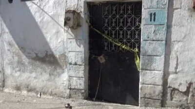 Eşini öldürdü, çocuklarını ve komşusunu yaralayıp canına kıydı