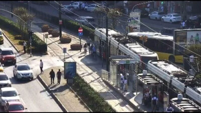 Kabataş tramvayına otobüs çarptı