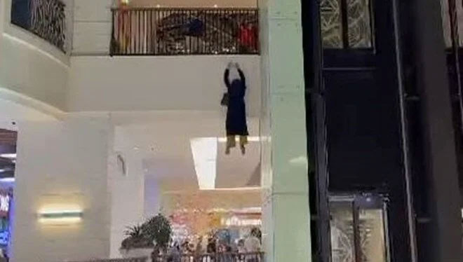 AVM’nin 3’üncü katından atlayan genç kız hayatını kaybetti