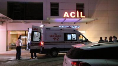 İzmir’de makilik alanda yangın: 2 itfaiye eri ve iş makinesi operatörü yaralandı