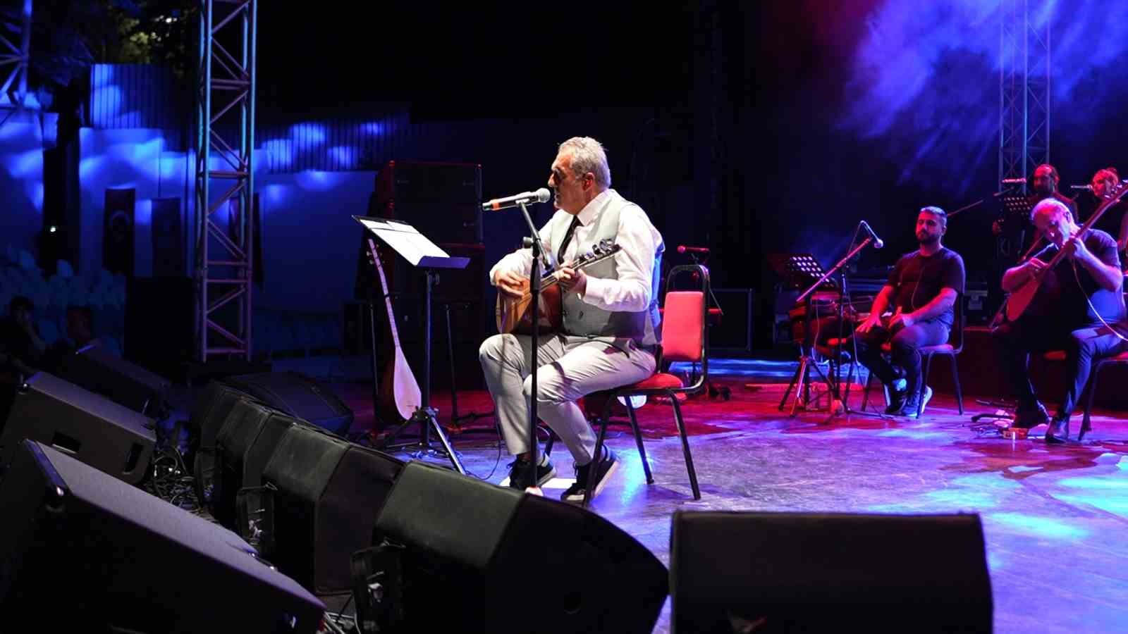 Aşık Veysel Bursa’da türküleriyle anıldı 1 asik veysel bursada turkuleriyle anildi dc048e8