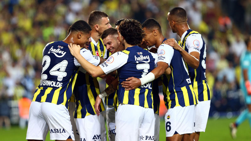 Fenerbahçe her alanda zirvede Fenerbahçe, Süper Lig'in 3. hafta erteleme karşılaşmasında RAMS Başakşehir'i sahasında