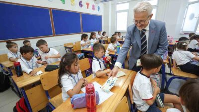 Başkan Erdem’den miniklere ilk gün sürprizi