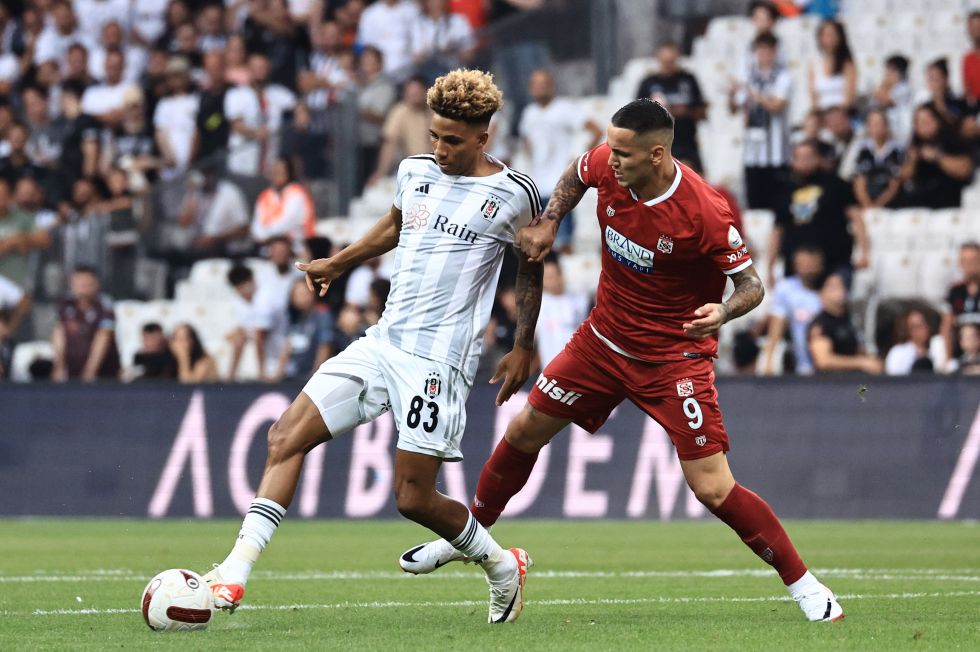 Beşiktaş’tan Fernandes’e yeni sözleşme Beşiktaş’tan Fernandes’e yeni sözleşme