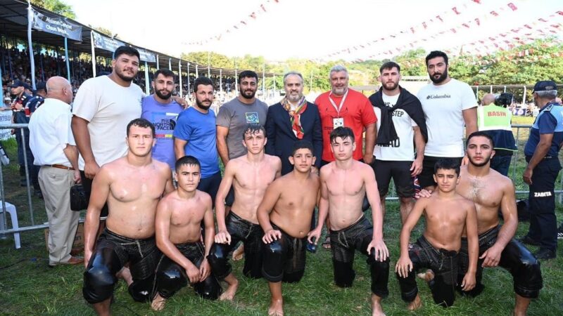 Büyükşehirli güreşçiler Balıkesir’den 7 madalya 2 kupayla döndü Bursa Büyükşehir Belediyespor Kulübü güreşçileri katıldıkları organizasyonlarda madalyaları toplamaya devam