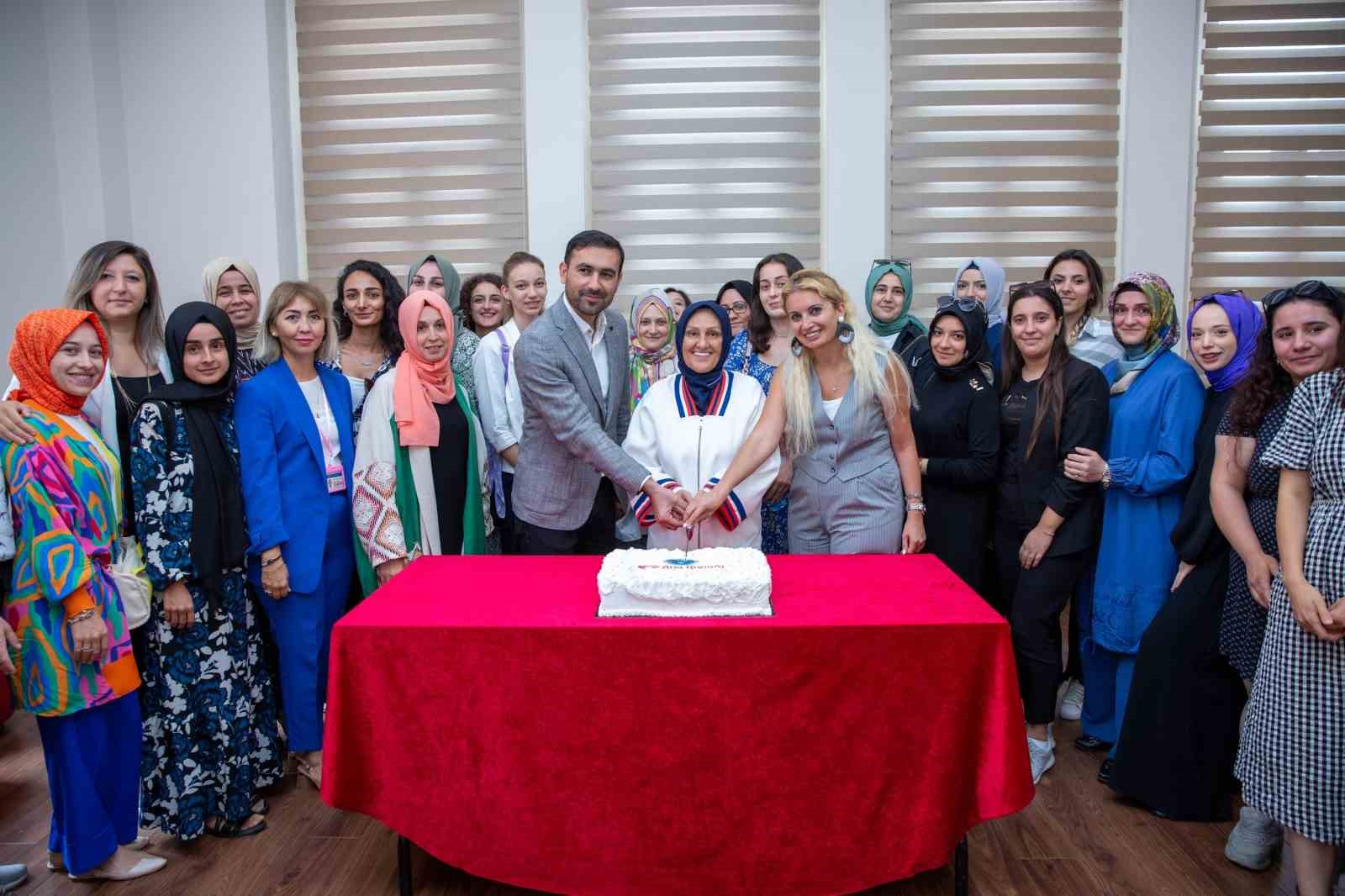 Bursa’da ’Ana Kucakları’ yeni döneme gün sayıyor Bursa’da ’Ana Kucakları’ yeni döneme gün sayıyor