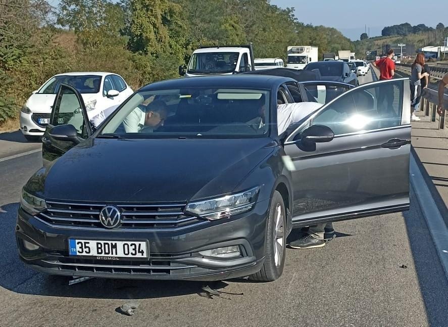 Bursa’da iki otomobil çarpıştı: 7 kişi yaralandı Bursa’da iki otomobil çarpıştı: 7 kişi yaralandı