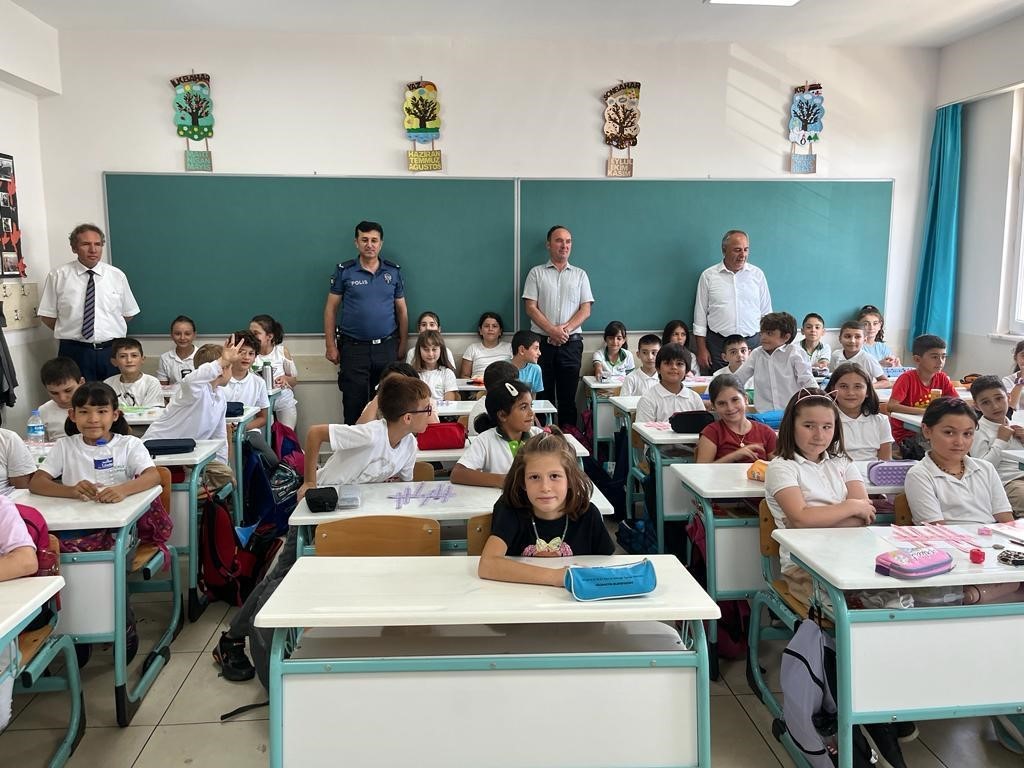 Bursa’da Okul Polisi, eğitim kurumları çevresinde kuş uçurtmuyor Bursa’da Okul Polisi, eğitim kurumları çevresinde kuş uçurtmuyor