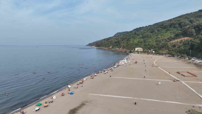 Bursa’nın bu plajı sonbaharda da ilgi görüyor Toplam 277 kilometrelik deniz ve göl kıyı bandına sahip Bursa’nın