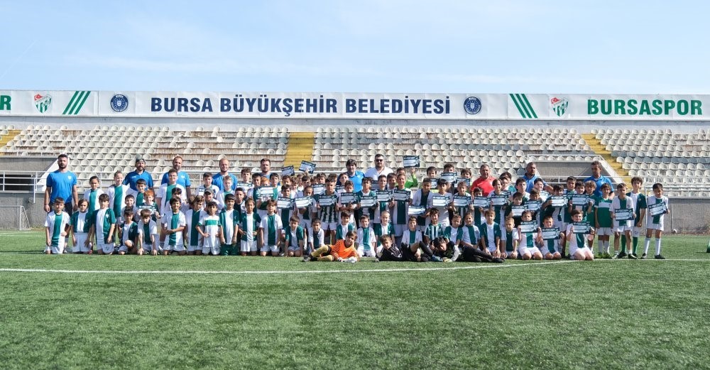 Bursaspor Futbol Okulu’nun yaz dönemi sona erdi Bursaspor Futbol Okulu’nun yaz dönemi sona erdi