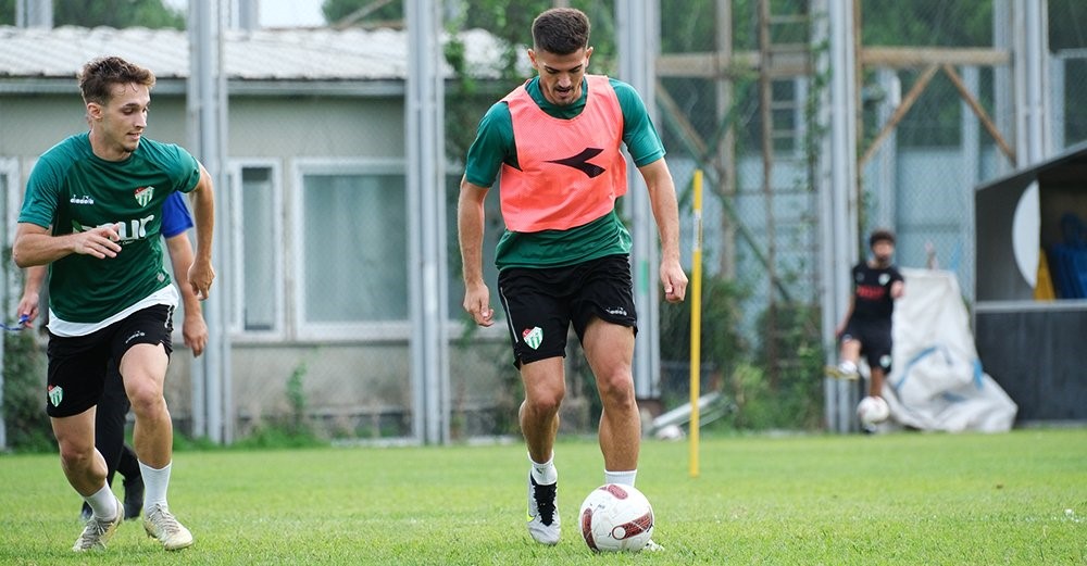 Bursaspor’da çalışmalar hız kesmiyor Bursaspor’da çalışmalar hız kesmiyor