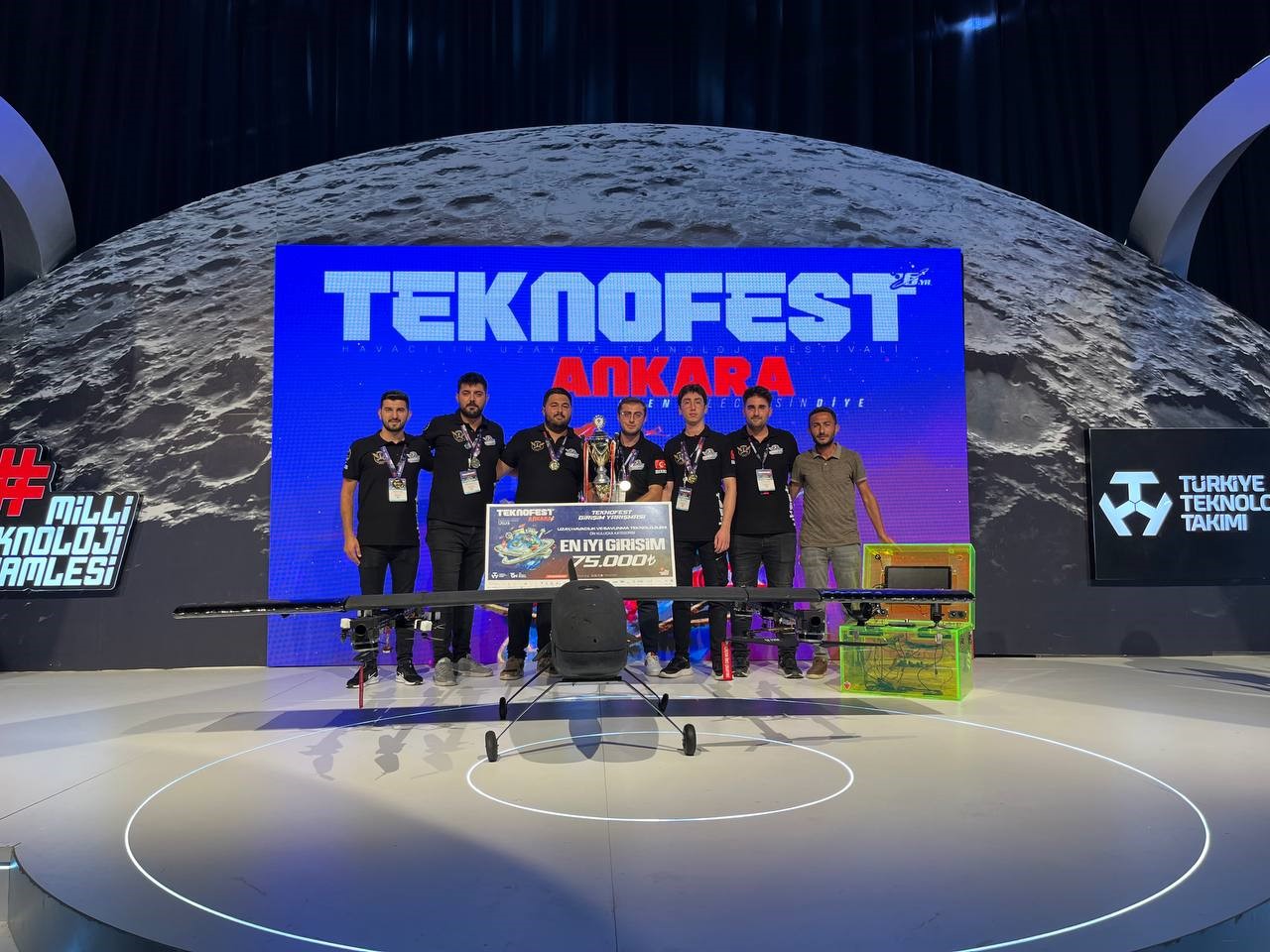 Bursa’ya kupalarla döndüler Bursa’ya kupalarla döndüler