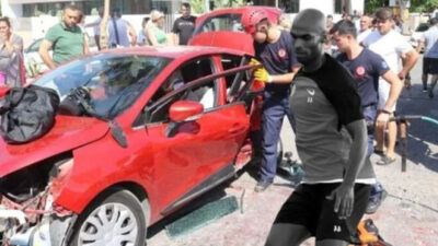 Antalyasporlu futbolcu Naldo’nun ailesi kaza geçirdi: Araçtan fırlayan oğlunun durumu ağır