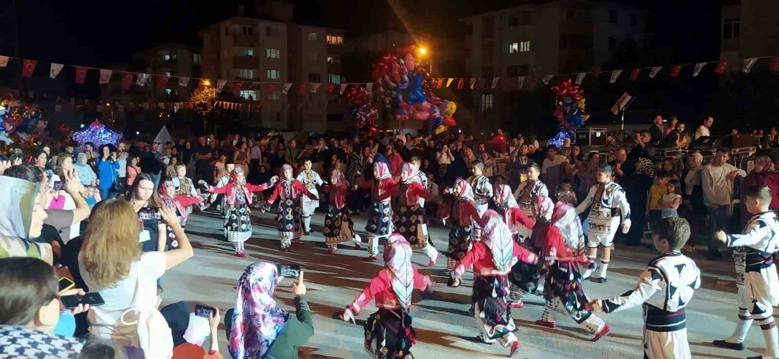 Yenişehir'deki festivalin gözdesi Yıldızlar Folklor Ekibi oldu 1 festivalin gozdesi yildizlar folklor ekibi oldu 05e1aea