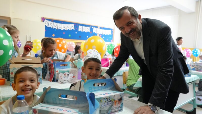Gürsu Belediyesi, ilçede okula başlayan ilkokul birinci sınıf öğrencilerine ilk