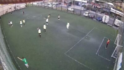 Bursa’da halı sahada kalp krizi! O anlar kamerada