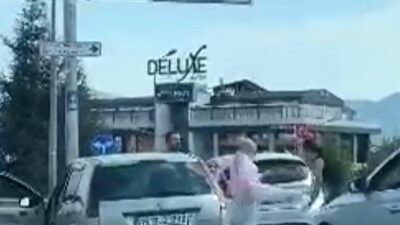 Yer: Bursa… Kadınların tekme tokat kavgası kamerada