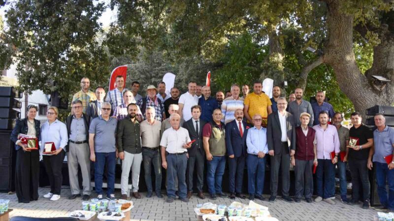 Karacabey’de tarımın enleri ödüllendirildi Karacabey’in Kurtuluşunun 101. yılı etkinlikleri, bu yıl da geleneksel Tarım