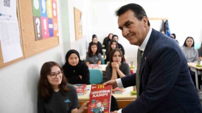 Osmangazi’den lise öğrencilerine yardımcı kitap desteği