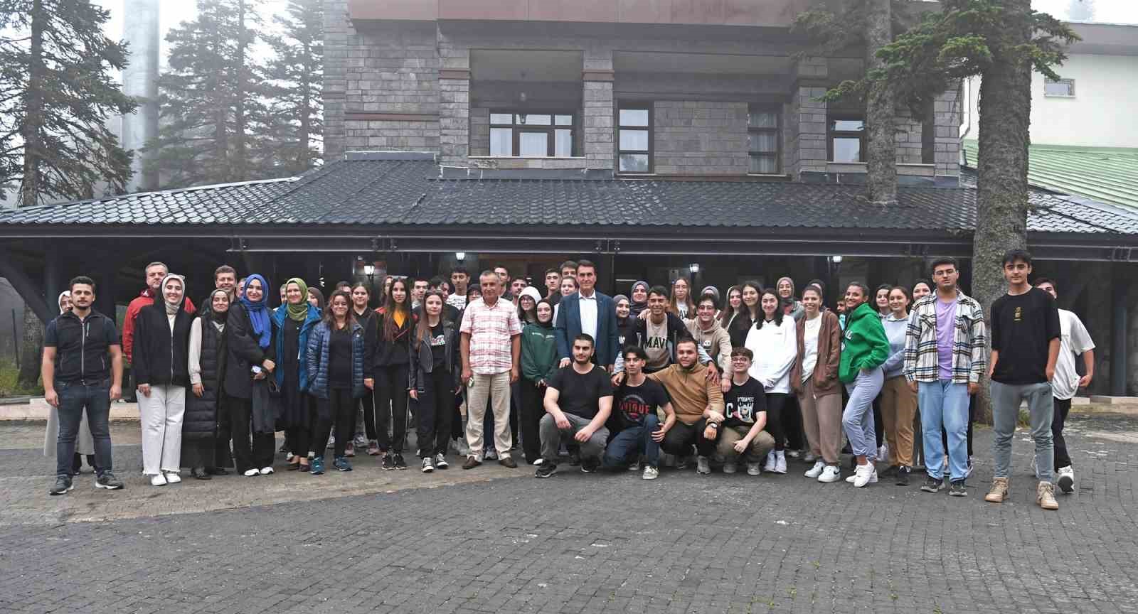 Osmangazi’nin başarılı öğrencileri zirvede motivasyon kampında 1 osmangazinin basarili ogrencileri zirvede motivasyon kampinda 974ed59