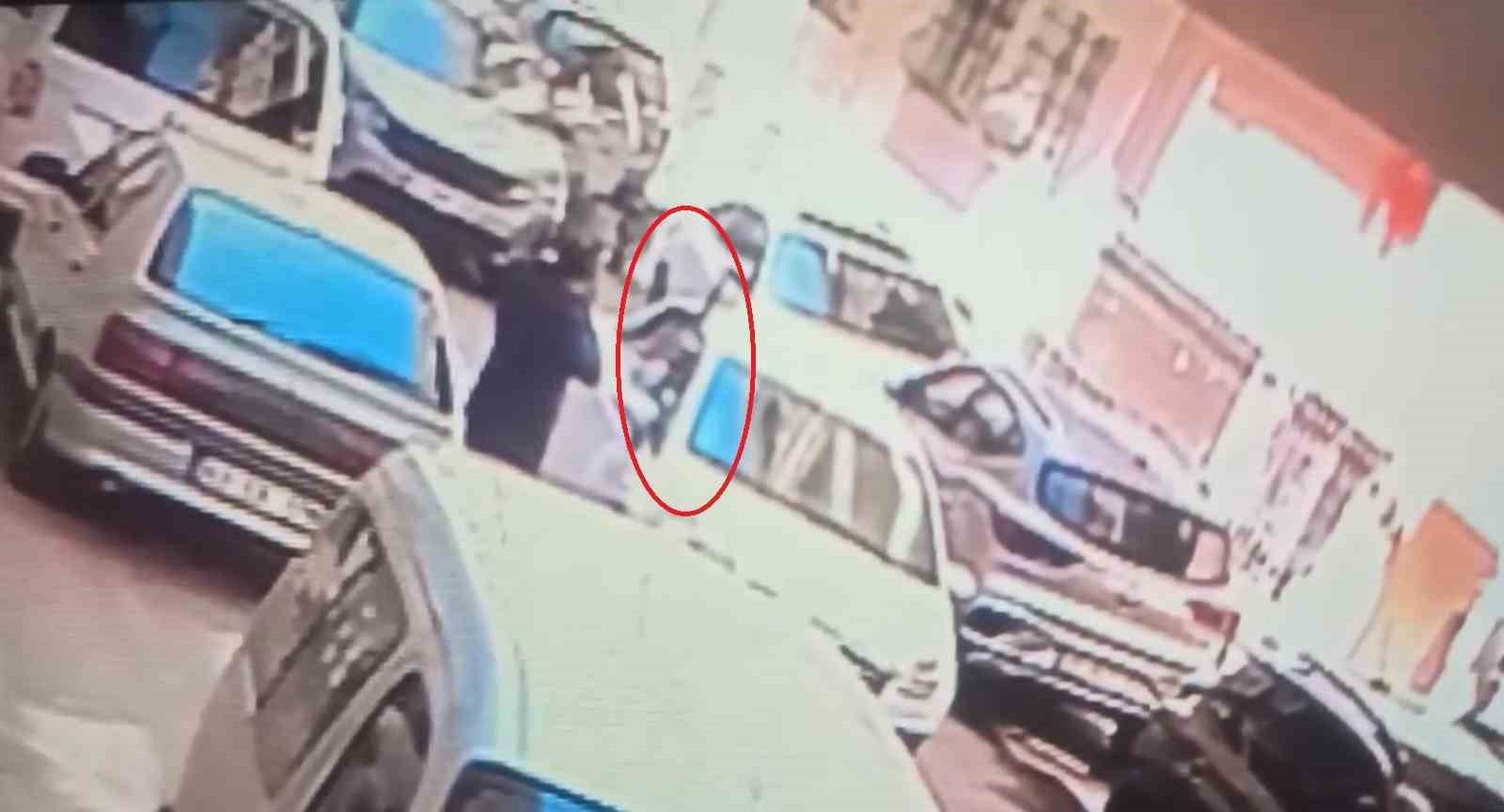 Bursa’da düğün eğlencesinde tehlike saçtı… Otomobilden sarkıp ateş açtı Bursa’da düğün eğlencesinde tehlike saçtı… Otomobilden sarkıp ateş açtı