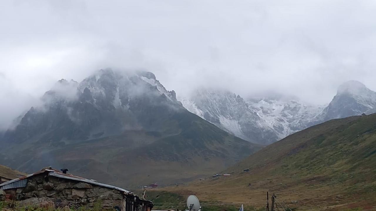 Rize ve Artvin’in yüksek kesimlerine kar yağdı