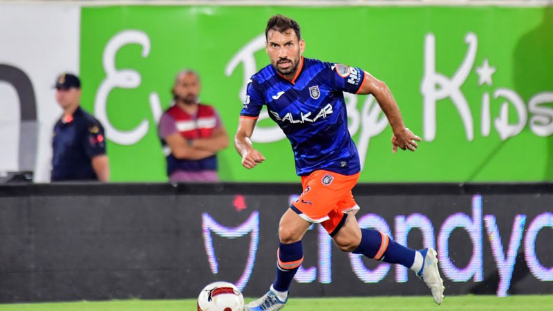 Başakşehir ayrılığı açıkladı! Bir dönem Bursaspor forması giymişti Başakşehir ayrılığı açıkladı! Bir dönem Bursaspor forması giymişti