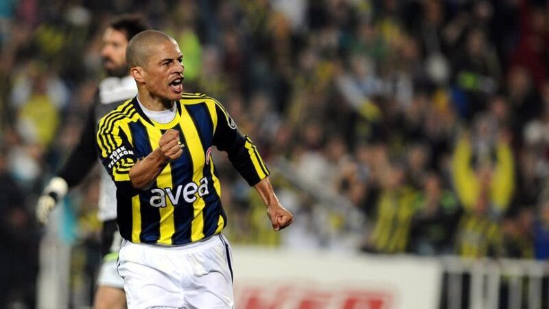Fenerbahçe'nin efsanelerinden Alex de Souza, Brezilya basınına Fenerbahçe dönemiyle ilgili