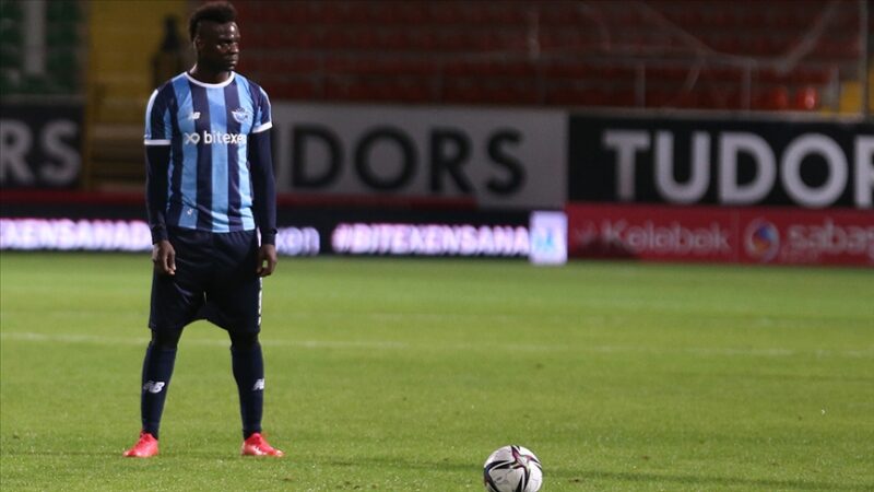 İtalyan yıldız Mario Balotelli, Türkiye'deki süper lig maçlarında seviyenin İtalyan