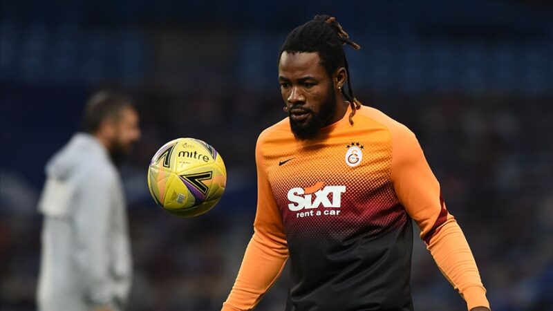 Galatasaray oyuncusu Christian Luyindama hiçbir takımdan transfer teklifi alamayınca yalnız