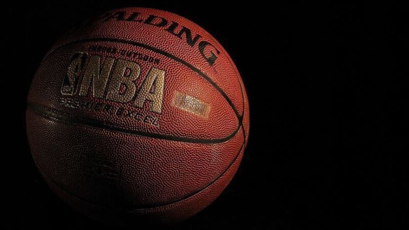 Amerikan Basketbol Ligi'nde (NBA) 2023-24 sezonunda bir takım, aynı maçta