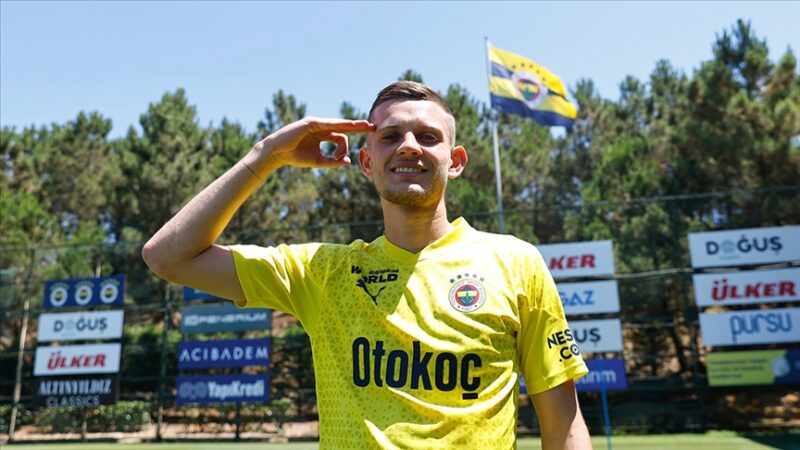 Fenerbahçe’nin yeni transferi Sebastian Szymanski, sergilediği performansla dikkat çekiyor.
