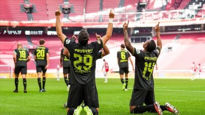 Yarıda kalan Ajax-Feyenoord maçı 4-0 bitti