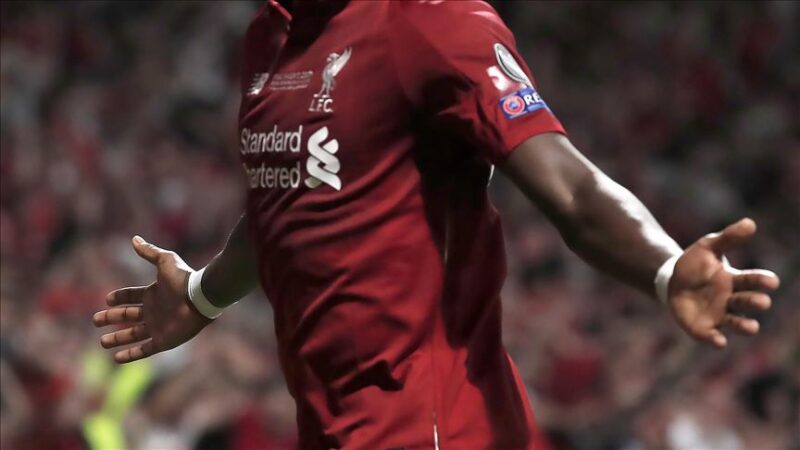 Liverpool, sağ beki Trent Alexander-Arnold ve sol beki Kostas Tsimikas