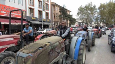 Bursa’da traktörleriyle korteje katıldılar