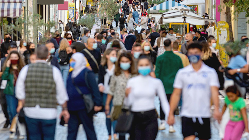 Maskeli günler geri mi dönüyor? Uzman isimden açıklama