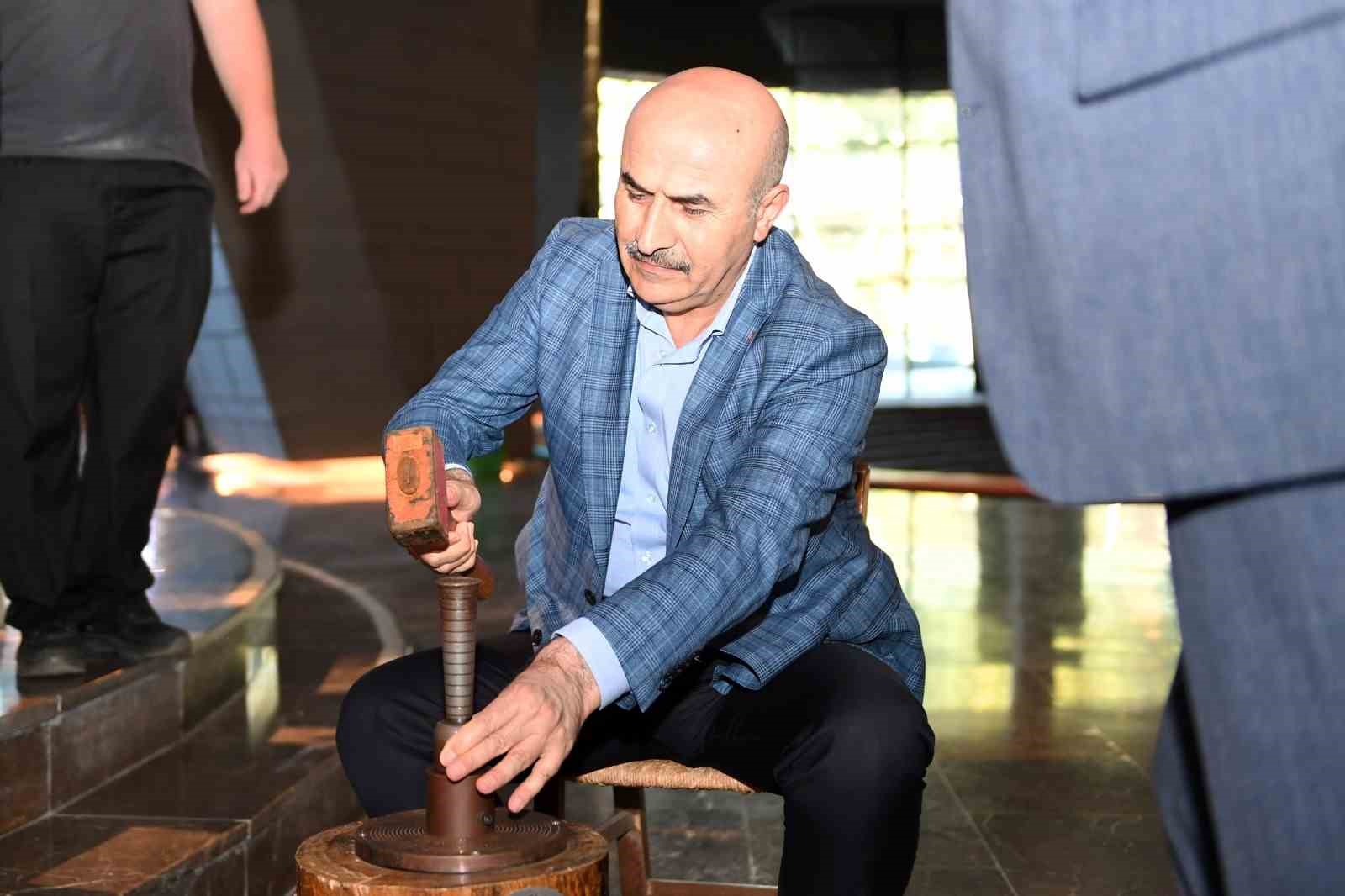 Vali Demirtaş’tan Fetih Müzesi’ne ziyaret 3 vali demirtastan fetih muzesine ziyaret f66ddb7