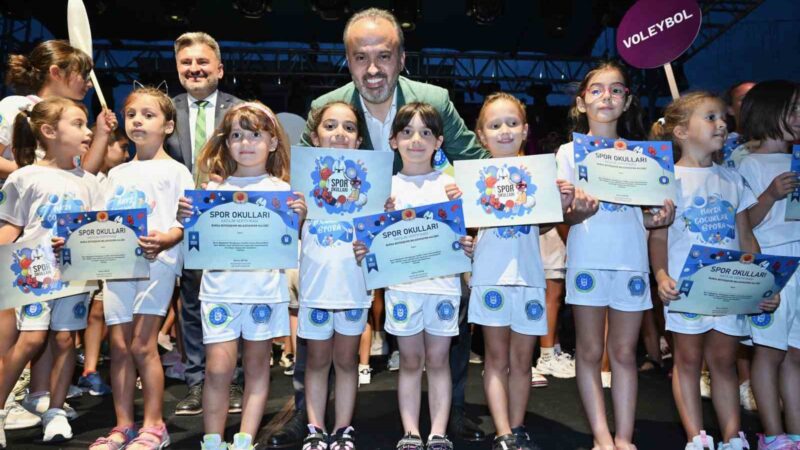 Yaz Spor Okullarına coşkulu veda Bursa Büyükşehir Belediyesi tarafından düzenlenen “Yaz Spor Okulları”, küçük sporcuların