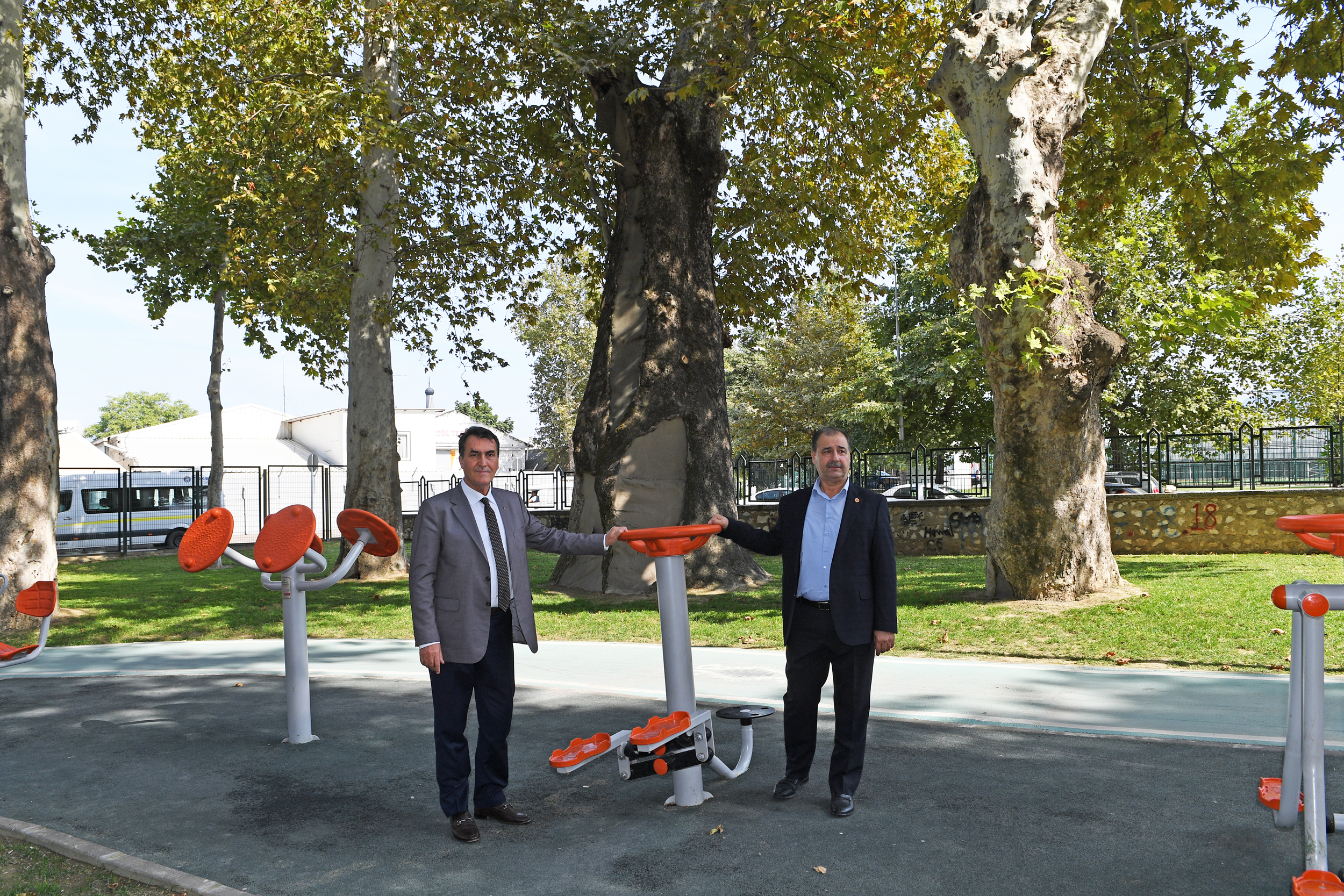 Çocuklar istedi, Başkan Dündar hemen yerine getirdi