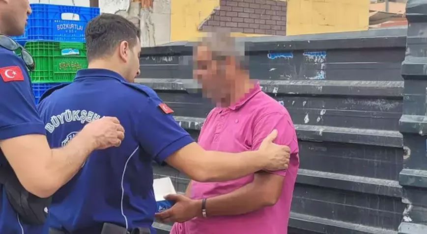 Dilencinin ’15 dakikada topladım’ dediği para zabıtayı bile şaşkına çevirdi