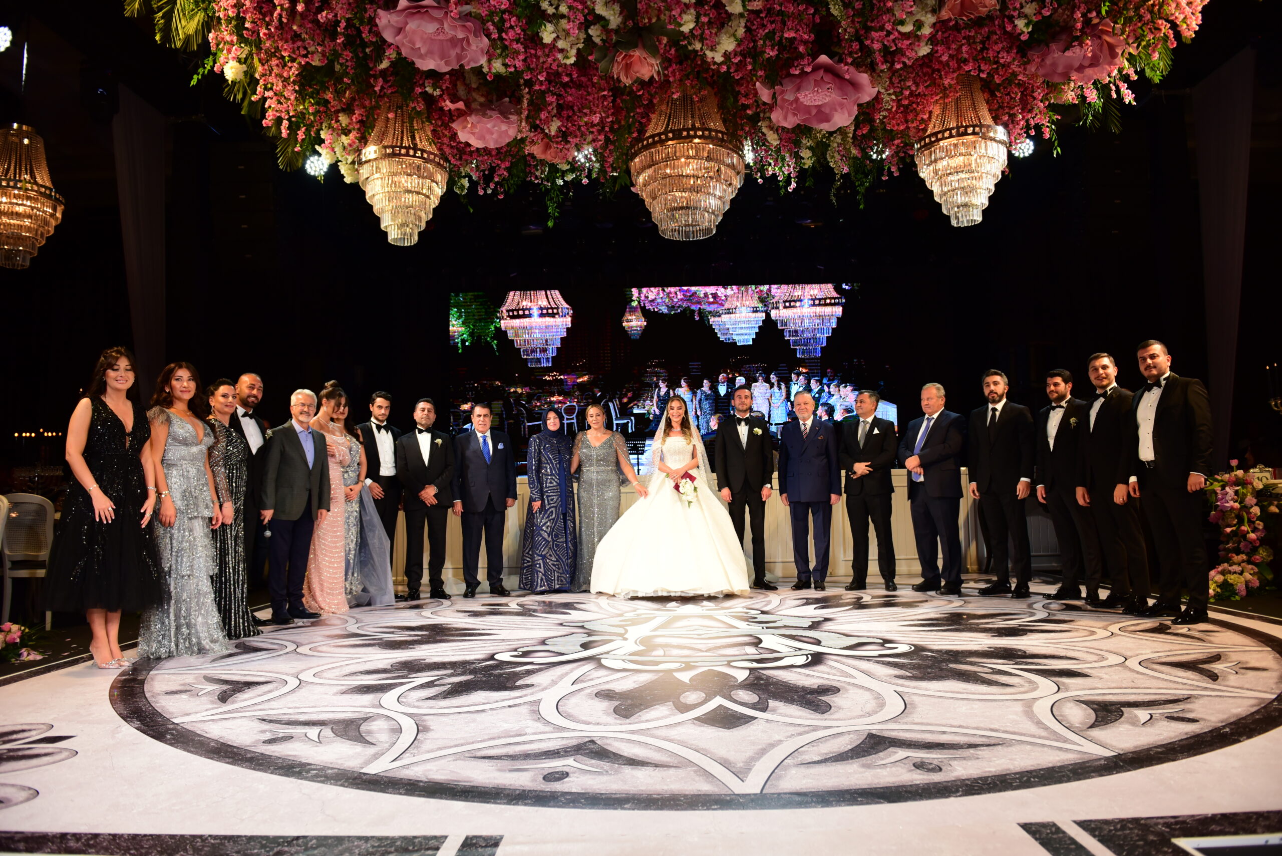 Bursa’da Çelik ailesinin görkemli düğünü!