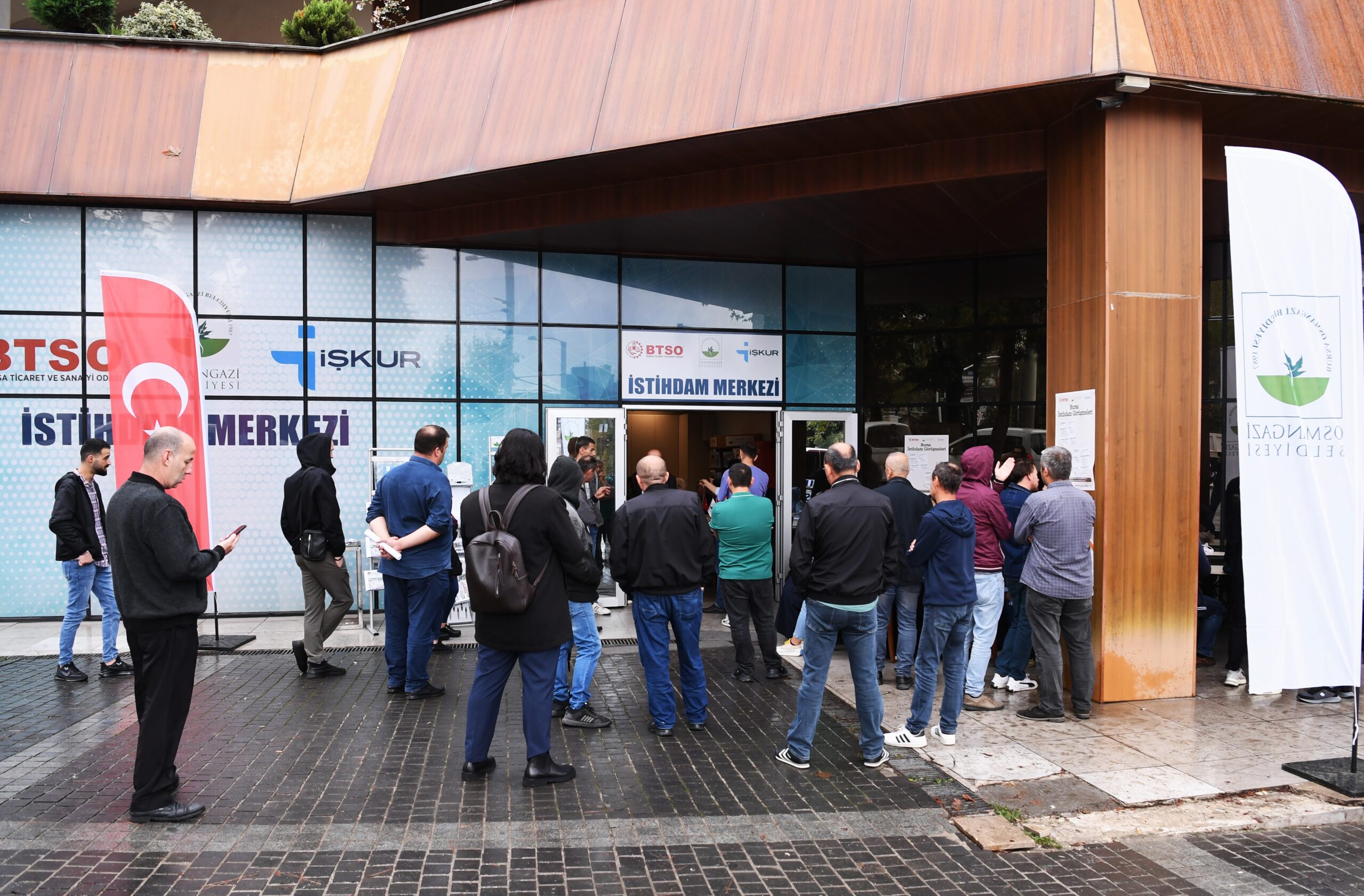 Bursa’da istihdam buluşmaları! Yüzlerce kişi iş sahibi oldu