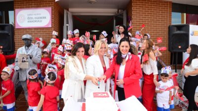 Bursa’da minik yüreklerin 100. yıl coşkusu