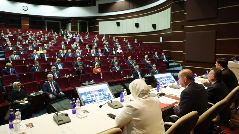 AK Parti’de aday belirleme süreçleri için ilk adım Olay Gazetesi Yazarı Ahmet Emin Yılmaz, AK Parti'de yerel seçimlerle