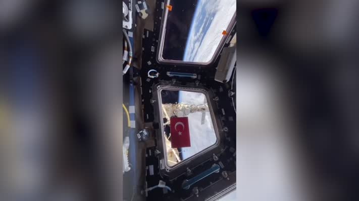 Rus kozmonot Cumhuriyet’in 100. yılını uzaydan kutladı