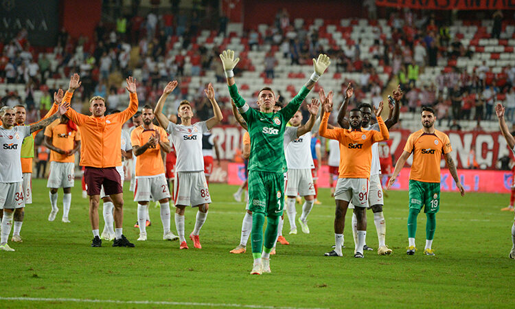 Galatasaray’dan ligde üst üste 7. galibiyet Galatasaray, Süper Lig'in 8. haftasında Bitexen Antalyaspor'u 2-0 yenerek maç