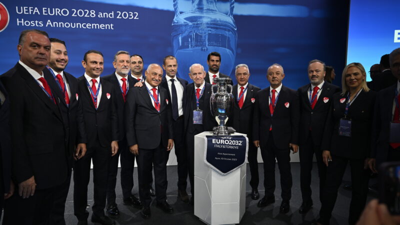 Bir hayal gerçek oldu! EURO 2032 Türkiye ve İtalya’da… Türkiye uzun yıllardır devam eden Avrupa Futbol Şampiyonası'na ev sahipliği