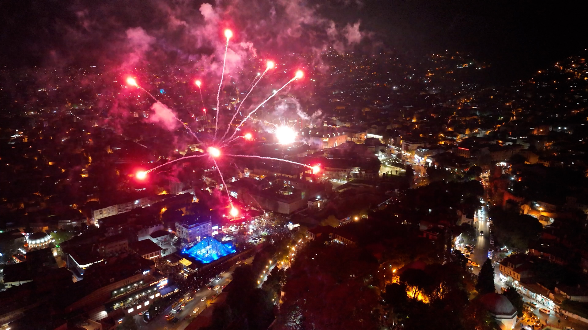 Bursa’da 100. yıl kutlamalarına havai fişekli final 1 33571 MTY1M2Y0MW 1
